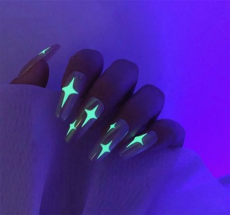 Stars Nail Designs to Add Magic to Your Outfit – Lavis Dip Systems Inc Techno Nails, Nails Art Easy, Nails Art Simple, Glitter Nails Art, Glow In The Dark Nails, Dark Nail Art, Short Nails Nail Art, Rave Nails, Stars Nails