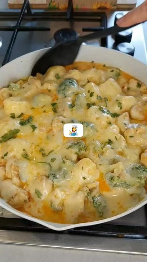 Cheesy Chicken And Potatoes, Chicken And Potatoes, Tasty Recipes Videos, Quick Recipes Snacks, Healthy Food Dishes, Healthy Homemade Recipes, Delicious Snacks Recipes, Fair Food Recipes, Food Recepie