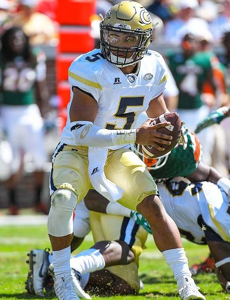 Justin Thomas I Georgia Tech Georgia Tech Football, Football America, Football Drip, Justin Thomas, College Football Teams, Football Teams, Football Pictures, Ncaa Football, Georgia Tech