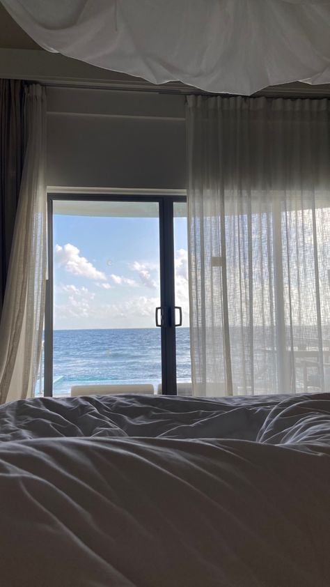 Travel Window Overlooking Ocean, Ocean View From Balcony, Ocean View Hotel Room, Beach View Hotel Room, Apartment With Ocean View, Relaxing Photos Aesthetic, Apartment Ocean View, Hotel Window View, Bedrooms With A View