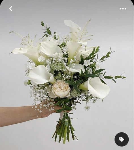 White Handbouquet Wedding, Calle Lily Wedding Bouquet, White Bridal Bouquet Calla Lilies, Bouget Flower Wedding, White Wedding Flowers Bouquet Calla Lily, Wedding Lillies Bouquets, Calla Lily Bouquet Wedding The Bride, Lillie Wedding Bouquets, White Roses And Calla Lily Bouquet