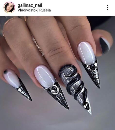 Black Goth Nail Designs, Luxury Black Nails, Halloween Snake Nails, Medusa Nail Design, Wicca Nails Designs, Black Nails With Snake Design, Medusa Nails, Snake Nails, Black Reptile Nails