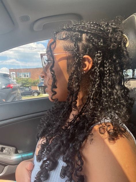 𝘱𝘪𝘯𝘵𝘦𝘳𝘦𝘴𝘵 // 𝘴𝘢𝘪𝘯𝘵𝘦𝘭𝘪𝘴𝘴𝘴𝘦 Half Bun Hairstyle, Romantic Waves, Curly Cuts, Venus Of Willendorf, Half Bun, Summer Braids, Braided Hairdo, Mixed Curly Hair, Cute Curly Hairstyles