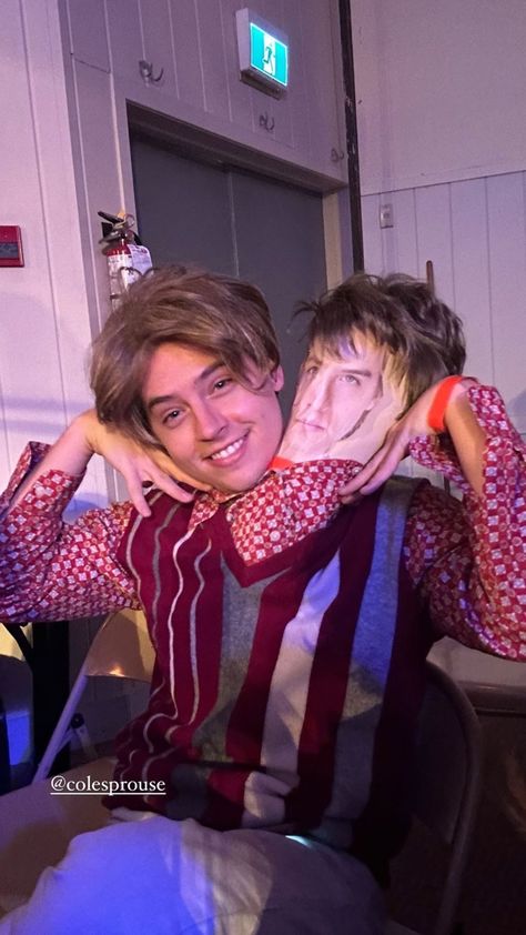 cs versace it boy cole sprouse cole mitchell sprouse riverdale aesthetic y2k pic photo boyfriend material hand meme 2023 coquette vintage pfp jughead jones style t-shirt Hand Meme, Vintage Pfp, Sprouse Cole, Clara Berry, Cole Sprouse Funny, Cole Spouse, It Boy, Riverdale Aesthetic, I Have A Boyfriend