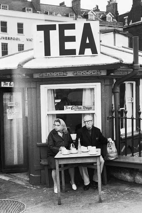 Tony Ray-Jones © Royal Photographic Society/ National Media Museum Martin Parr, Cuppa Tea, My Cup Of Tea, Black White Photos, Tea Shop, 인물 사진, Tea Room, Vintage Photography, White Photography