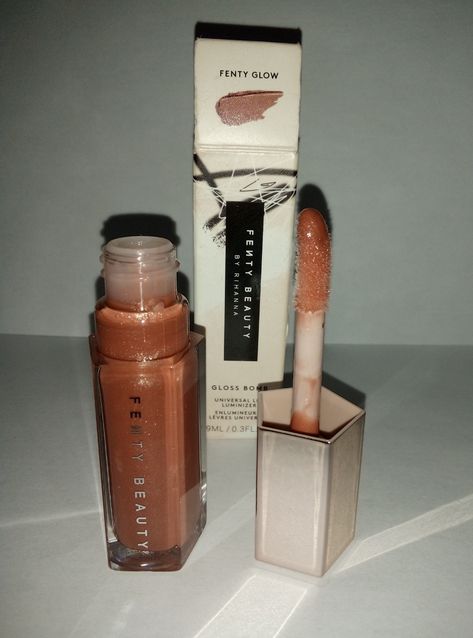 Fenty Beauty Fenty Glow, Fenty Glow Lipgloss, Fenty Beauty Lip Gloss, Concert Makeup, Makeup For Black Skin, Beauty Vitamins, Ethereal Makeup, Makeup Eye Looks, Makeup Obsession