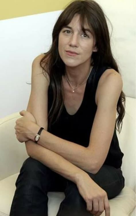 Charlotte Gainsbourg Charlotte Gainsbourg Hair, Girlfriend Experience, Charlotte Gainsbourg, Eva Green, The Girlfriends, Jane Birkin, 가을 패션, Outfits Aesthetic, Summer Hairstyles