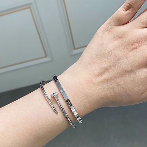 Silver Cartier Bracelet, Hand Jewelry Rings, Bracelet Easy, Stack Bracelet, Expensive Jewelry Luxury, Everyday Bracelet, Cartier Jewelry, Dope Jewelry, Classy Jewelry