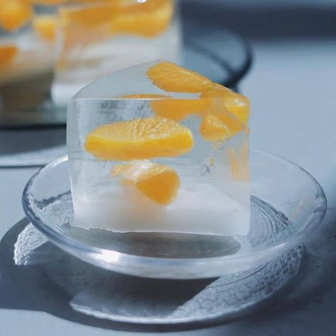 Japanese Artist Makes Crystal Clear Desserts Clear Jello Recipe, Jelly Desserts, Cookie Cake Pie, Crystal Cake, Catering Desserts, Edible Creations, Food Artists, Jelly Cake, Jello Recipes