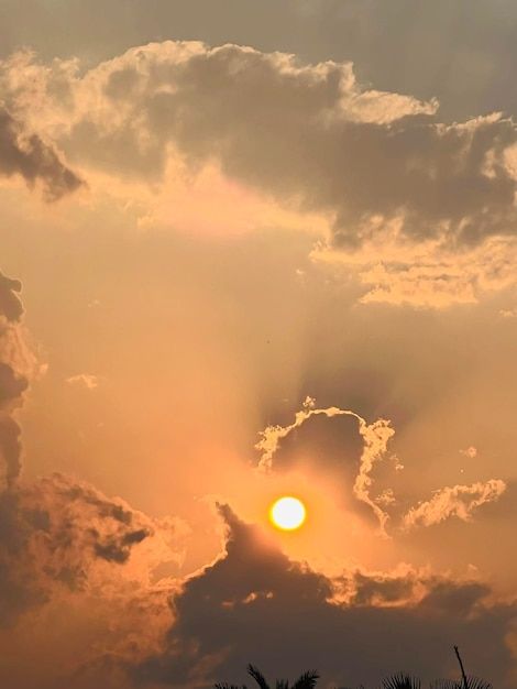 The sun is shining through the clouds | Premium Photo #Freepik #photo #meteorology #sun-cloud #dramatic-sky #weather-background Sun Reference, Sun In Clouds, Weather Background, Sunshine Weather, 4 Best Friends, Dramatic Sky, Sky Weather, Sun Clouds, Illustration Story