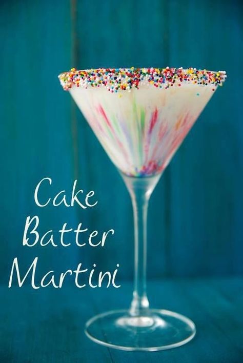 Cake Batter Martini, Cake Vodka, White Chocolate Liqueur, Chocolate Liquor, Drink Bar, Chocolate Liqueur, Delicious Drink Recipes, Triple Sec, Rainbow Sprinkles