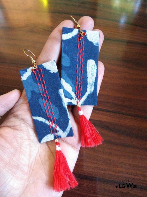 Fabric Jewellery Handmade, Fabric Jewelry Diy, Quilted Earrings, Diy Earrings Materials, Terracotta Jewellery Designs, Jewelry Fabric, Bangles Diy, Diy Fabric Jewellery, Sewing Collars