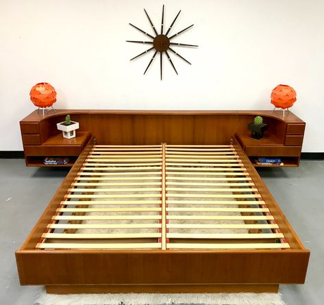 (SOLD) Vintage Mid Century Danish Modern Teak QUEEN Platform Bed with Floating Nightstands — MOD SCIENCE DECOR Bed With Floating Nightstands, Mid Century Bed Frame, Floating Nightstands, Mid Century Bed, Bed Idea, Mid Century Modern Bed, Retro Bed, Science Decor, Mid Century Bedroom