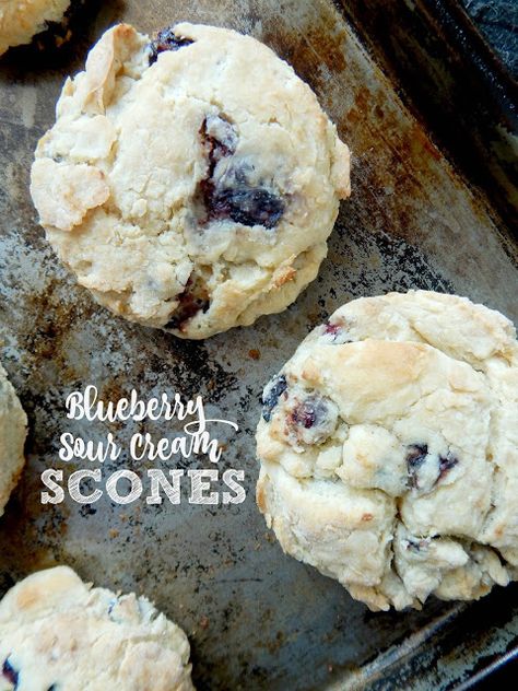 Blueberry Scones Easy, Recipes Using Sour Cream, Sour Cream Scones, Cream Scones Recipe, Berry Scones, Blueberry Scones Recipe, Scones Recipe Easy, Scones Easy, Sour Cream Recipes