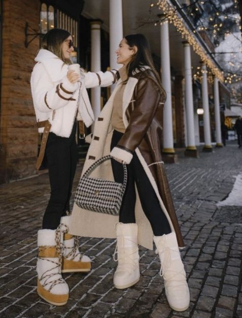 Snow Outfit Ideas, Moon Boots Outfit, Aspen Snow, Snow Outfits For Women, Lauren Ireland, Winter Vacation Outfits, Ski Trip Outfit, Snow Outfits, Apres Ski Outfits