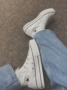 Jeans And Converse, Platform Converse, White Converse, Shoe Inspo, Aesthetic Shoes, Swag Shoes, Converse Sneakers, Converse Shoes, Cute Shoes