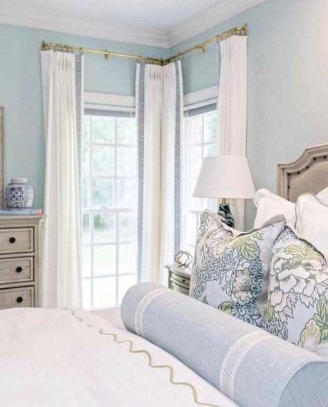 Florida Bedroom, Best Bedroom Paint Colors, Made Bed, Blue Bedroom Decor, Best Bedroom, Granny Chic, Bedroom Paint Colors, Bedrooms Decor, Bedroom Green