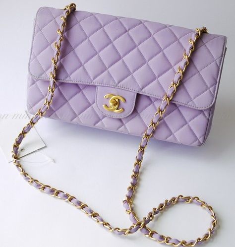 Purple Chanel Purse Purple Chanel, Mochila Kpop, Purple Quilts, Classic Flap Bag, Authentic Designer Handbags, Cute Bags, Classic Flap, Leather Chain, Vintage Handbags