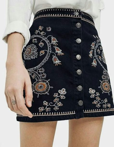 Makeup Tattoo, Embroidered Skirt, Jeans Rock, Casual Style Outfits, Mode Inspiration, Looks Vintage, Style Outfits, Tattoo Style, Outfits Casuales