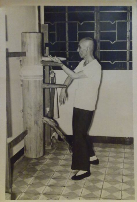 The Story of Ip Man’s Wooden Dummy Donnie Yen Ip Man, Wing Chun Ip Man, Wing Chun Dummy, Wing Chun Wooden Dummy, Wing Chun Martial Arts, Wooden Dummy, Wing Chun Kung Fu, Bruce Lee Photos, Baghdad Iraq