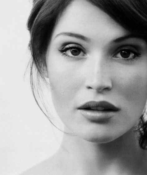 gemma arterton - Google zoeken Gemma Atherton, Gemma Arteton, Gemma Artenton, Costume Noir, Prince Of Persia, Bond Girl, Gemma Arterton, Comedy Film, Actrices Hollywood