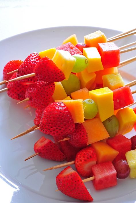 Fresh Fruit Kabobs with Honey Yogurt Dip | Joe's Healthy Meals Best Fruits For Diabetics, Fruit For Diabetics, Nutritious Smoothie Recipes, Fruit Kebabs, Fruit Recipes Healthy, Philippines Food, Honey Yogurt, Fruit Kabobs, Yogurt Dip