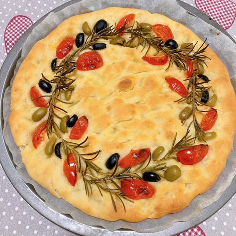 #focacciaart hashtag on Instagram • Photos and Videos Foccacia Bread Decorating, Focaccia Bread Topping Ideas, Christmas Foccacia Art, Focaccia Art Bread, Christmas Foccacia, Focaccia Christmas, Christmas Foccacia Bread, Christmas Focaccia Bread, Foccia Bread Art