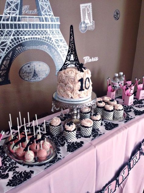 Paris dessert table Paris Dessert Table, Desserts Buffet, Paris Desserts, Paris Themed Birthday Party, Paris Bridal Shower, Paris Tea, Paris Birthday Parties, Paris Birthday, Cupcakes Decorados