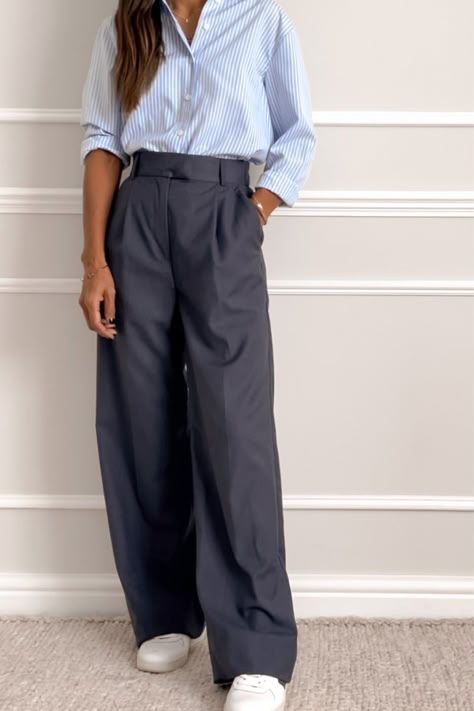 Neeta Starling, Trouser Outfit Ideas Women, Oxford Shirt Outfit, Oxford Shirt Women, Wide Leg Trousers Outfit, Grey Pants Outfit, Outfit Links, Wide Leg Jeans Outfit, Oxford Shirts