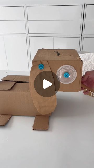 makedo on Instagram: "Sit back, relax and enjoy some Makedo asmr! 🐶📦  We love seeing what you’ve been making! Share your creations with us using #mymakedo   Thanks @anacloward for sharing 🎥 . . . . #cardboard #asmr #cardboardcraftsforkids #kidscrafts #openendedtoys #diytoys #openendedtoys #kidstoys #besttoysforkids #mumlife #momlife #parents #diy #toys #kidsactivities #asmrsounds" Makedo Cardboard Projects, Makedo Ideas, Cardboard Box Crafts For Kids, Things To Make Out Of Cardboard, Cardboard Creations, Cardboard Box Crafts, Open Ended Toys, Best Kids Toys, Cardboard Crafts