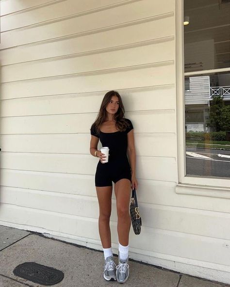 Short Girl Summer Outfits, White Fox Playsuit, Spandex Romper Outfit, Shorts Body Suit Outfits, Cool Summer Outfits 2024, Summer Outfit Black Shorts, Black Short Bodysuit Outfit, Summer Body Suit Outfits, That Girl Outfits Summer