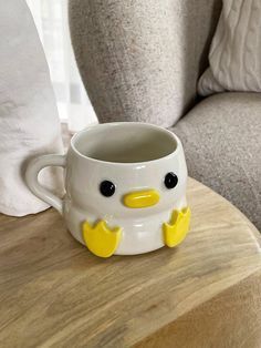 Earthy Ceramic Mugs, Cute Cups Ceramic, Duck Mug Pottery, Cup Decoration Ideas Coffee Mugs, Cute Things To Make In Ceramics, Ceramics Ideas Pottery Animals, Animal Bowls Ceramic, Cute Ceramic Mugs Ideas, Cup Pottery Ideas