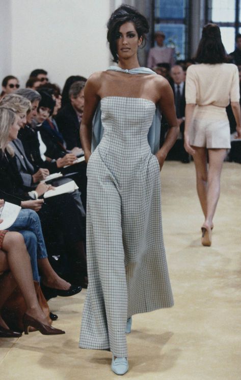 Fashion Show 90s, Prada Fashion Show, Prada Runway, Estilo Kardashian, 90s Runway Fashion, Runway Fashion Couture, Prada Fashion, Prada Spring, Womenswear Fashion