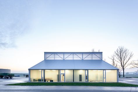 White Shed, Truss Structure, Agricultural Buildings, Architectural Competition, Shed Roof, Gable Roof, Farm Buildings, New Museum, Roof Light