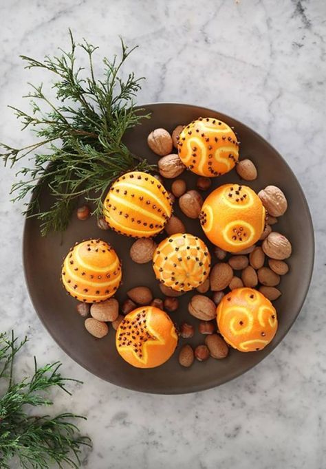 Natal Natural, Navidad Natural, Christmas Decorations Apartment, Natural Christmas Decor, Unique Holiday Decor, Orange Clove, Orange Christmas, Dried Orange Slices, Dried Oranges