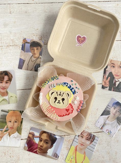 080299 mark lee birthday cake #onyour23rdmark #nct #nct127 #mark #marklee Mark Lee Bento Cake, Photo Cake Ideas Birthday, Nct Birthday Cake, Mark Lee Birthday Cake, Nct Cake, Kpop Birthday Cake, Cheetah Lee, Coffee Ice Cream Cake, Mark Birthday