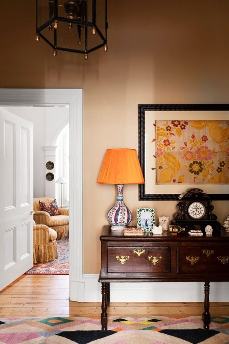 Inside Anna Spiro's Eclectic English Country-Style Home Antique Room Aesthetic, Maximalist Decor Vintage, Paint Colors White, Popular Interior Design Styles, Eclectic Interior Design Vintage, Provincial Home Living, Anna Spiro, Antique Room, Vintage Home Design