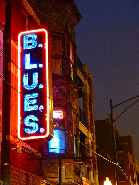 I used to live around the corner from this awesome blues bar in Chicago......The B.L.U.E.S. on Halsted. Chicago Blues Clubs, Chicago Jazz Aesthetic, Blues Bar Aesthetic, Blues Aesthetics Music, Blues Music Aesthetic, Blues Music Art, Blues Bar, Lounge Aesthetic, Chicago Jazz