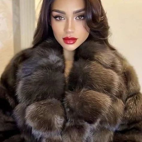 ThickFurLover on Twitter: "#fur #furfetish #furcoat https://t.co/qmlSe4t3NM" / Twitter Fur Costume, Sable Fur Coat, Sable Coat, Girls Fur Coat, Fox Coat, Girls Fur, Fabulous Furs, Oversized Sleeves, Fur Sweater