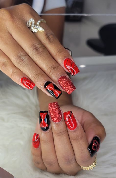 Black Widow Black Widow Inspired Nails, Scarlet Witch Inspired Nails, Nail Ideas Marvel, Superhero Nails Marvel, Avenger Nails, Black Widow Nails Design, Marvel Nails Simple, Black Widow Nail Art, Marvel Nail Ideas