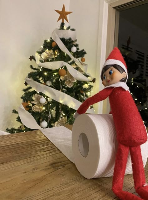 Elf On The Shelf Christmas Day, Elf On The Shelf Pet Ideas, Elf 2024, Elf Classroom, Elf Ideas Easy, Bad Elf, Elf Of The Shelf, Elf Funny, Elf Shelf