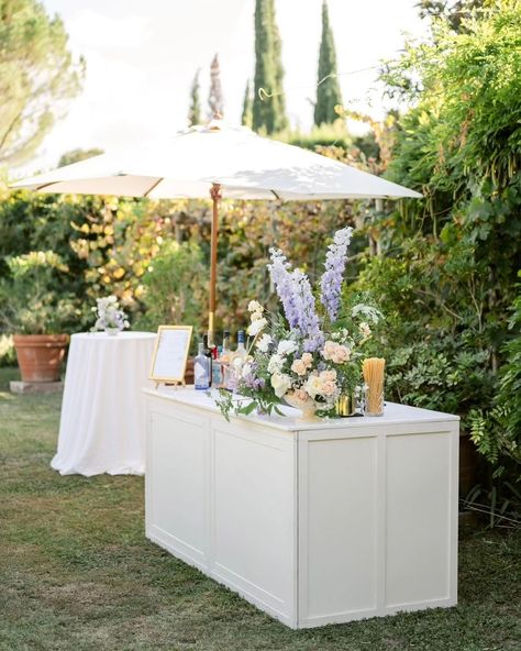 Welcome Cocktail, Wedding Welcome Table, Provence Wedding, Welcome Table, Professional Event, Luxury Villa Rentals, Luxury Wedding Venues, Sensory Experience, Luxury Event