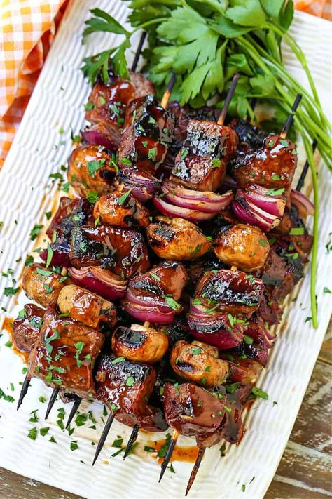 Steak Kabob Marinade, Grilled Kabobs, Steak And Vegetables, Easy Kabobs, Mustard Marinade, Kabob Marinade, Bourbon Steak, Steak Kabobs, Grilling Kabobs