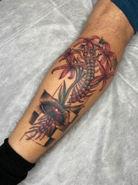 Tokyo Ghoul Mask Tattoo, Tokyo Ghoul Eye Tattoo, Tokyo Ghoul Tattoos Ideas, Anime Filler Tattoo Ideas Gap, Gothic Anime Tattoo, Red And Black Tattoo Forearm, Red Spider Lily Tattoo Tokyo Ghoul, Anime Tattoos Tokyo Ghoul, Tokyo Ghoul Tattoo Designs