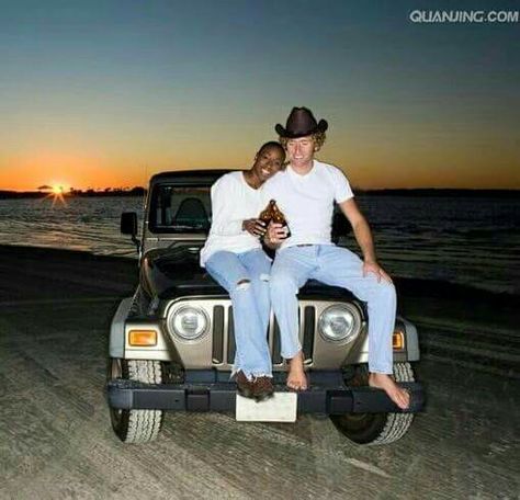 Cute interracial couple on the beach at sunset #love #wmbw #bwwm Mix Couples, Black Women And White Men, Future Husband Prayer, Couple On The Beach, Interracial Art, Biracial Couples, Black Woman White Man, Bwwm Couples, Mixed Couples