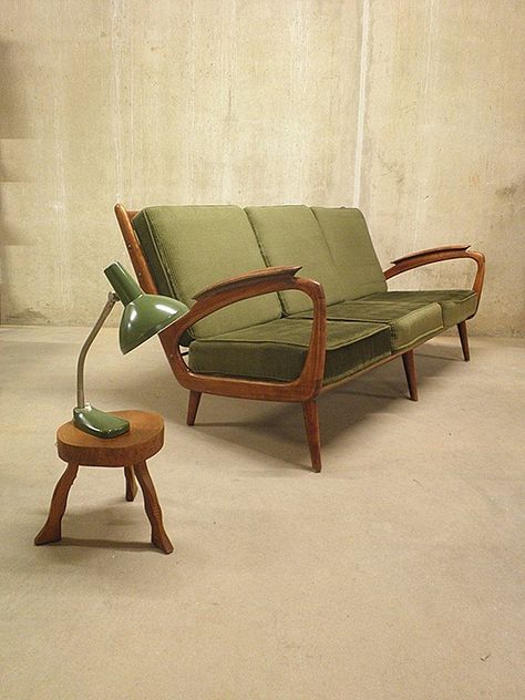 Vintage design bank sofa Deense stijl | Bestwelhip Lounge Bank, 60s Interior, Living Room Classic, Mid Century Modern Lounge Chairs, Vintage Bank, Green Couch, Indian Home Interior, Retro Sofa, Dream Furniture