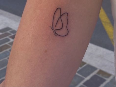 Easy Stick And Poke Tattoo Ideas, Easy Stick And Poke, Easy Stick And Poke Tattoo, Stick Poke, Stick Poke Tattoo, Stick N Poke, Petite Tattoos, Stick N Poke Tattoo, Arrow Tattoo