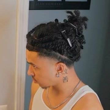 Nathan Xavier on Instagram: "Sped up line up 🙌🏽 --- follow @v.nathann for more 🫡 #twists #twostrandtwist #haircut #haircare #menshaircare #hairroutine" Lineup Haircut, Line Up Haircut, Mens Hair Care, Two Strand Twist, Hair Routines, Speed Up, Haircuts For Men, Hair Care, Twist