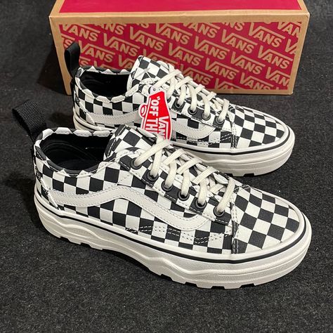 Nwt Women’s 6.5 Price Firm Vans Sentry Old Skool, Sneakers 2024, Haunting Adeline, Cute Shoes Heels, Walk In My Shoes, 3 Shoes, Shoes Vans, Three Cats, Shoe Inspo