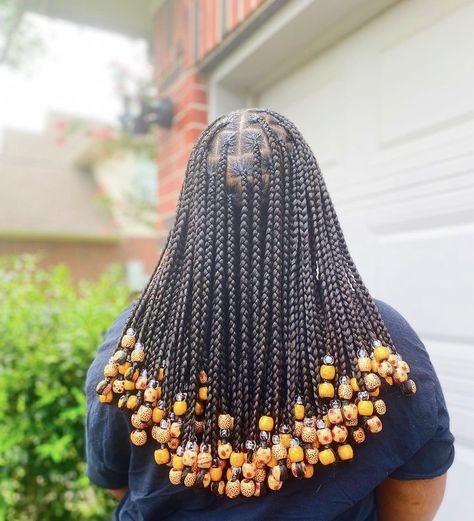 Short Medium Braids With Beads, Short Box Braids With Beads At The End, Braids With Beads Color, Box Braids With Beads At The End, Braids With Beads At The End, Short Box Braids With Beads, Short Knotless Braids With Beads, Braids With Beads Hairstyles, Box Braids With Beads